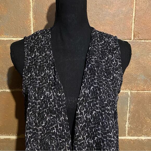 H&M Divided Open Front Ruffle Waterfall Sleeveless Duster Vest Women's 2 - Picture 3 of 8